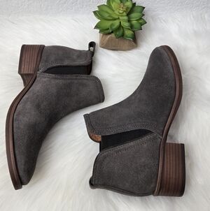 Lucky Brand Pogan Chelsea Gray Suede Ankle Booties, Size 8.5